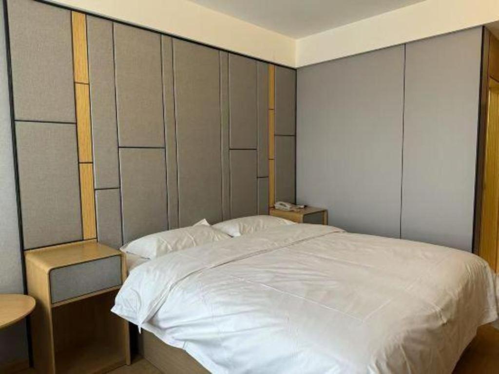Greentree Middle Xinfu Road Huazhi Road Business 3*