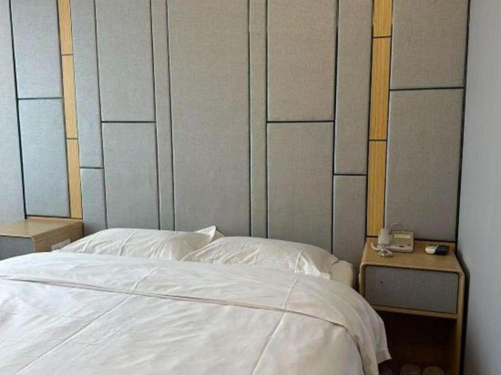 Greentree Middle Xinfu Road Huazhi Road Business Shanghai