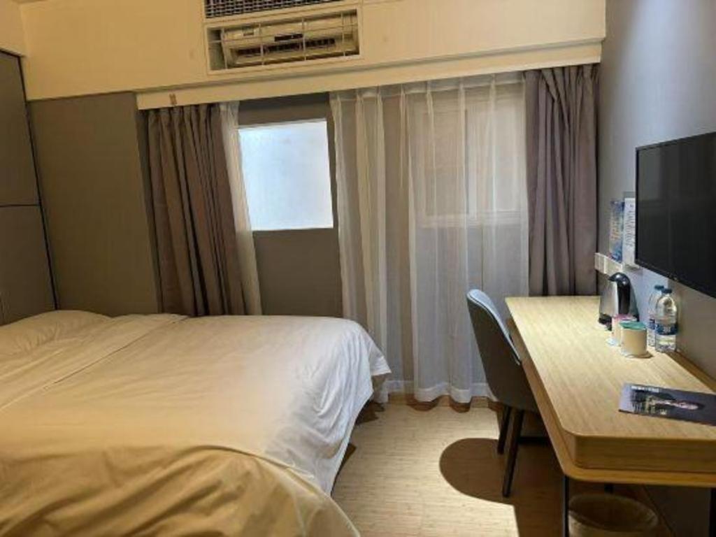 Greentree Middle Xinfu Road Huazhi Road Business 3*