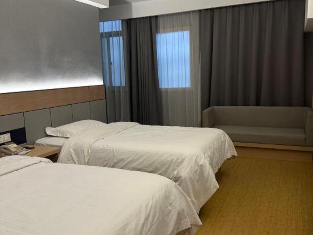 Greentree Middle Xinfu Road Huazhi Road Business 3*